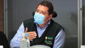 Ex-secretário de saúde do Amazonas, Marcellus Campelo, usando máscara