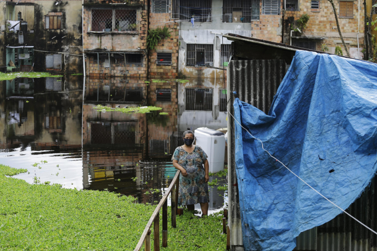 Inundação atinge Manaus