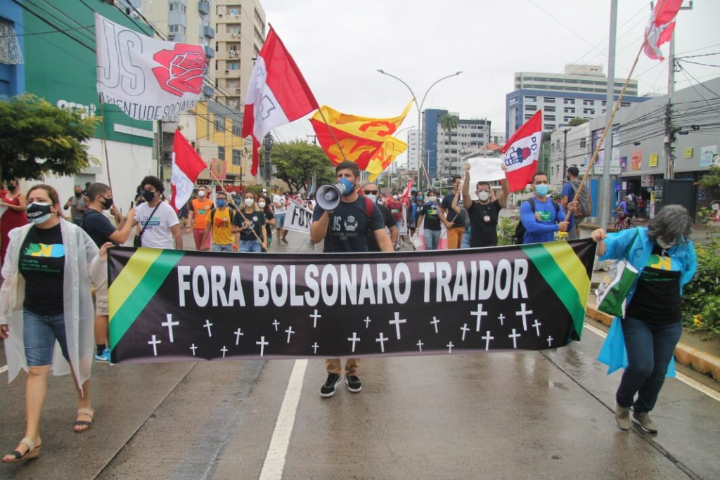 Manifestantes caminharam pela Avenida Conde de Boa Vista