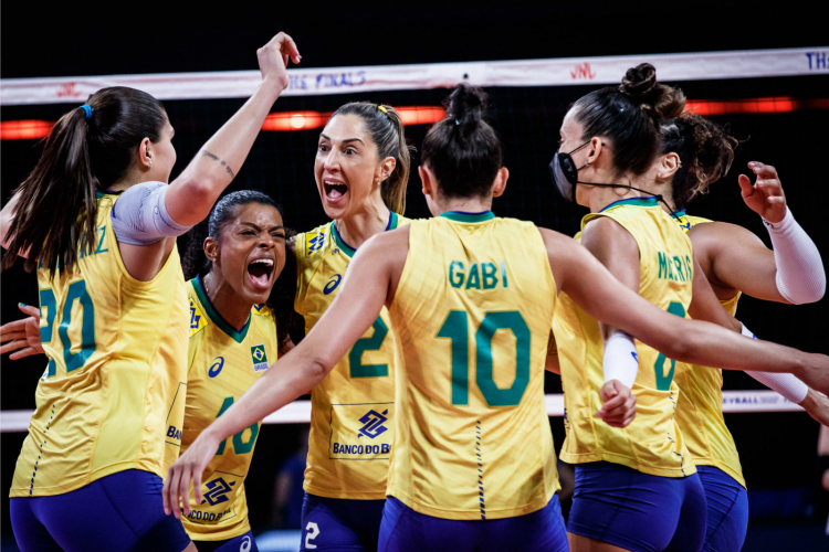 A seleção brasileira feminina de vôlei bateu o Japão e garantiu vaga na final da Liga das Nações