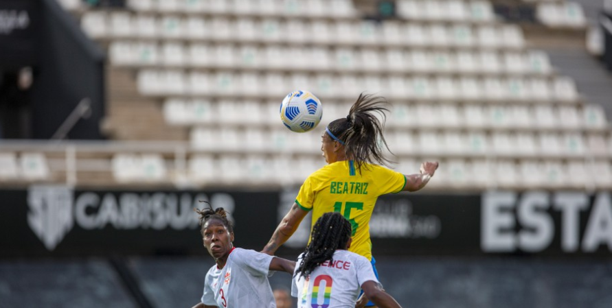 seleção feminina contra o Canadá