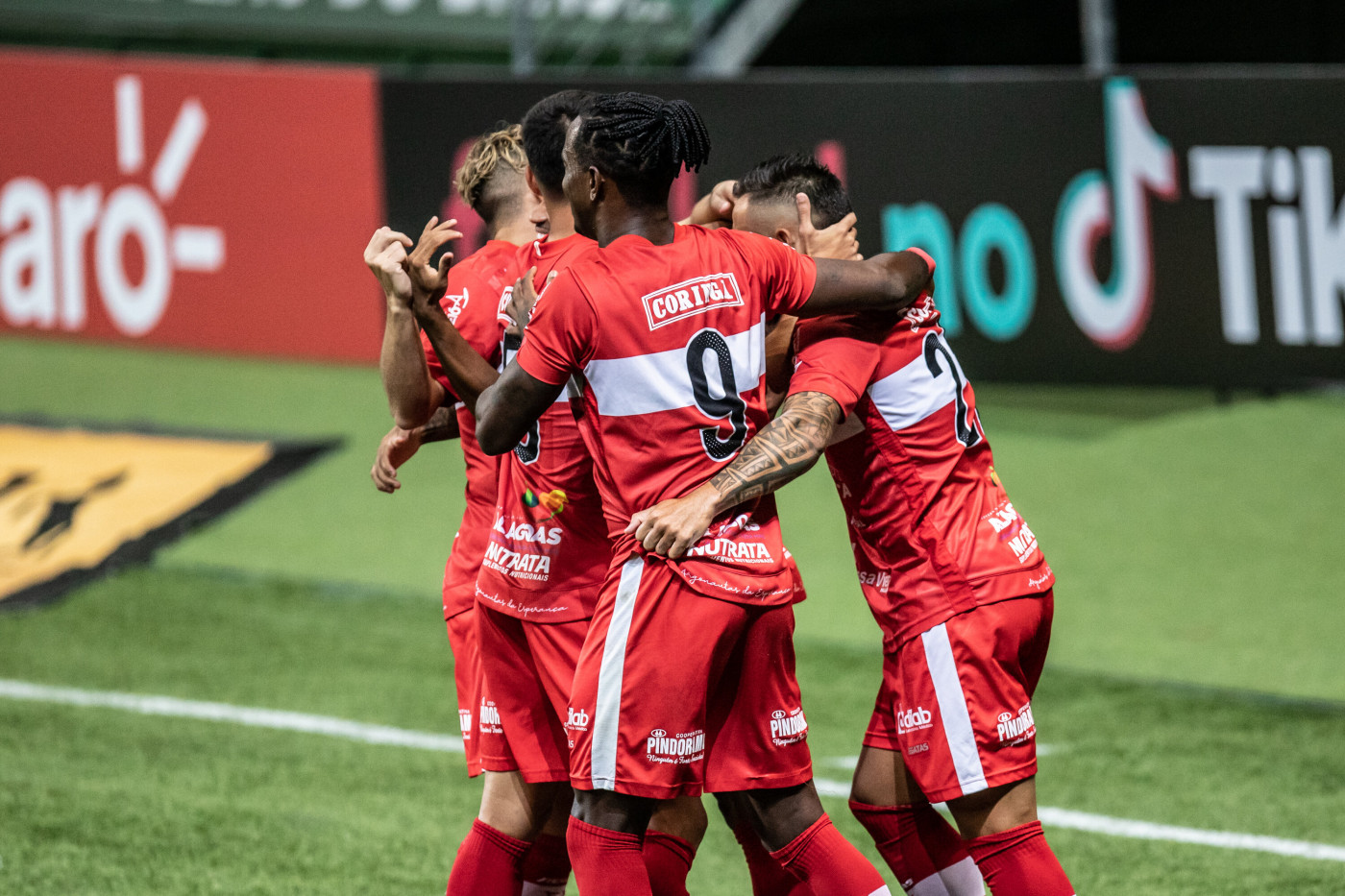 Corinthians goleia Pinda e se classifica para as semifinais do