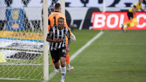 Jair, do Atlético-MG, comemora gol marcado contra o São Paulo pelo Brasileirão
