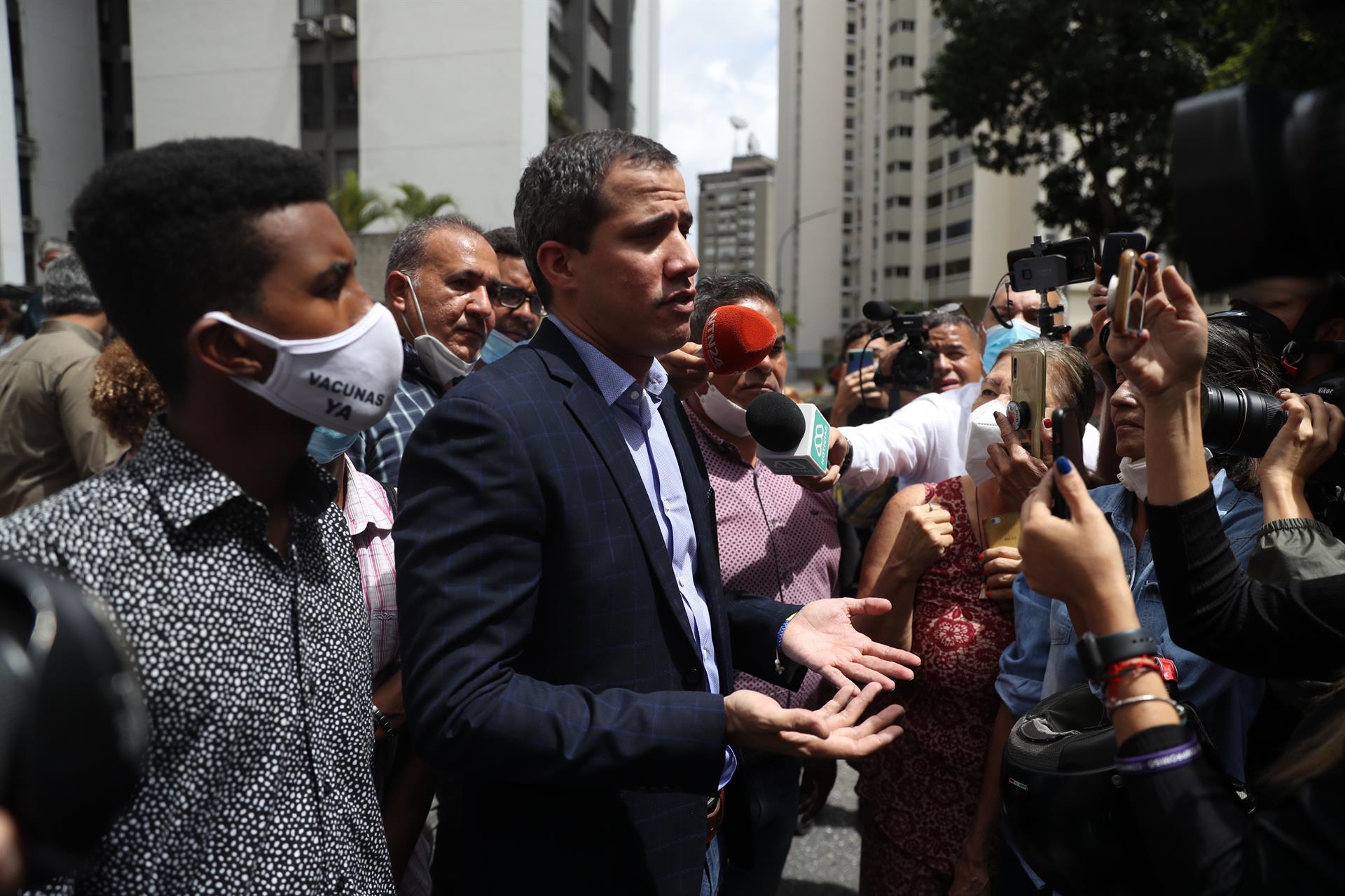 Juan Guaidó fala com apoiadores na Venezuela