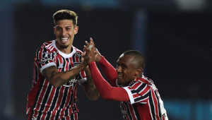 rigoni e marquinhos comemoram gol do São Paulo