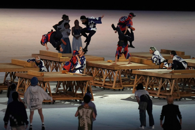Bailarinos fazem exibições durante cerimônia de abertura da Tóquio-2020 e exaltam cultura japonesa