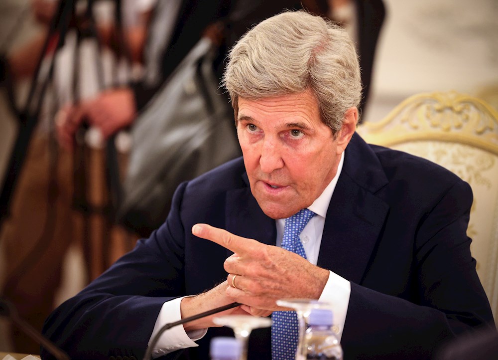 Enviado dos EUA para o clima, John Kerry, fala com o ministro das Relações Exteriores da Rússia