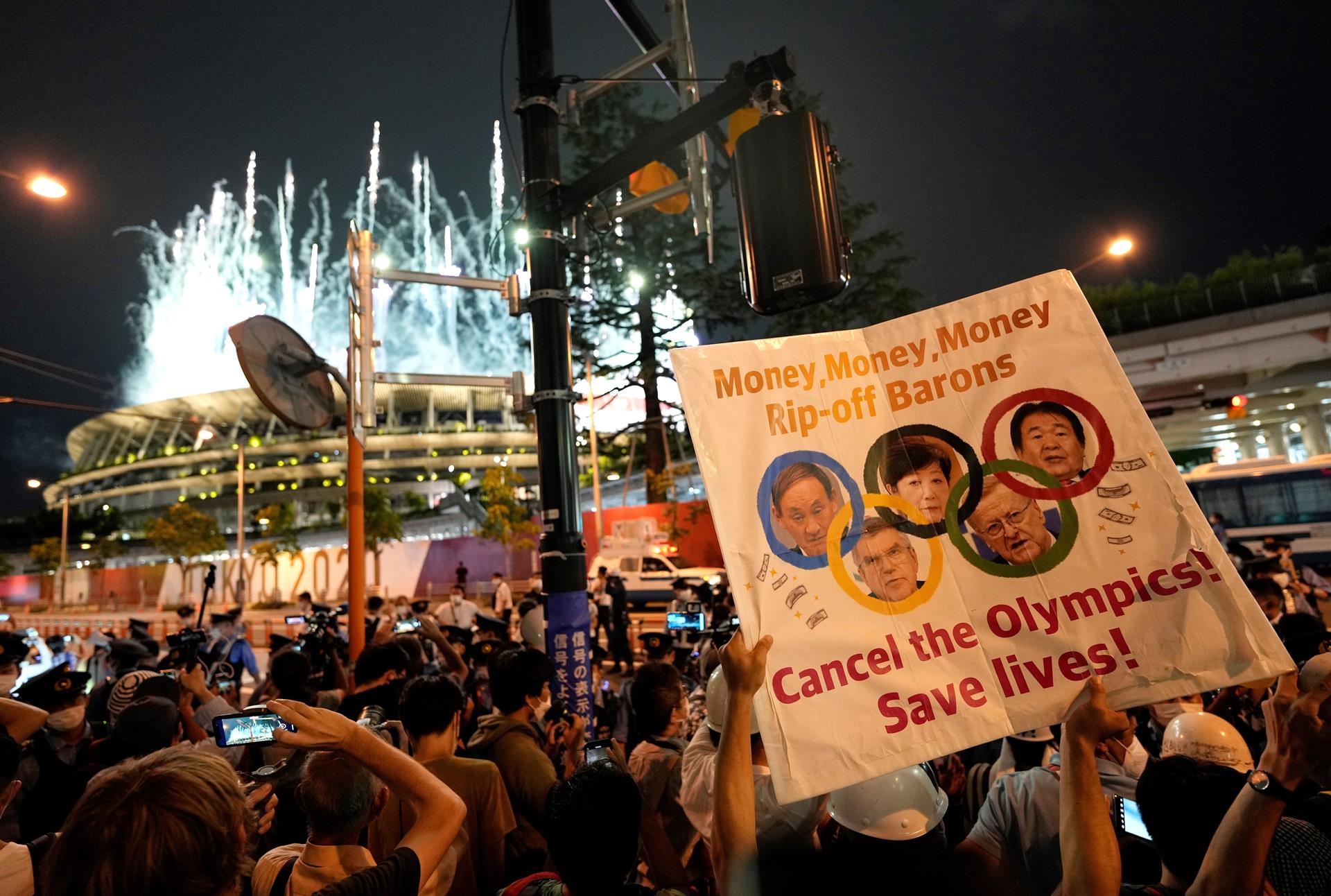 Pessoas se manifestando contra os Jogos Olímpicos