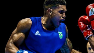 Tóquio 2020: Abner Teixeira vence, avança para as semifinais e garante medalha no boxe