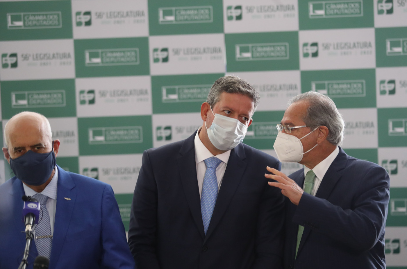 Segunda etapa da reforma tributária foi entregue pelo ministro da Economia, Paulo Guedes, ao presidente da Câmara, Arthur Lira, no fim de junho