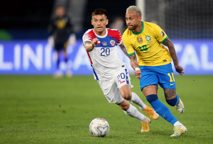 Neymar joga contra o Chile