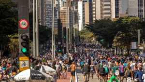 Avenida Paulista é reaberta ao público