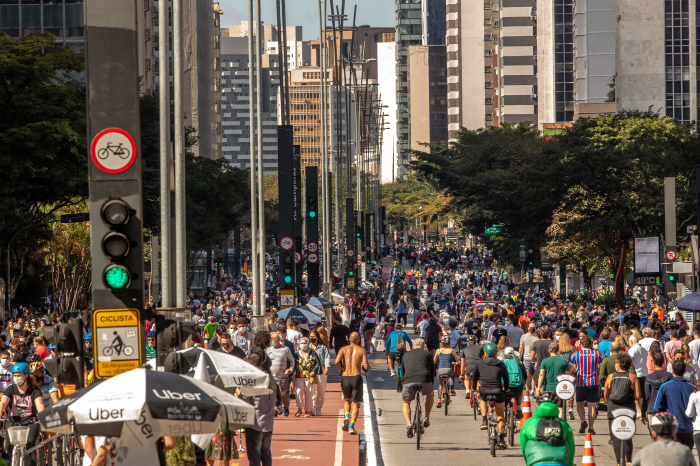 Avenida Paulista é reaberta ao público