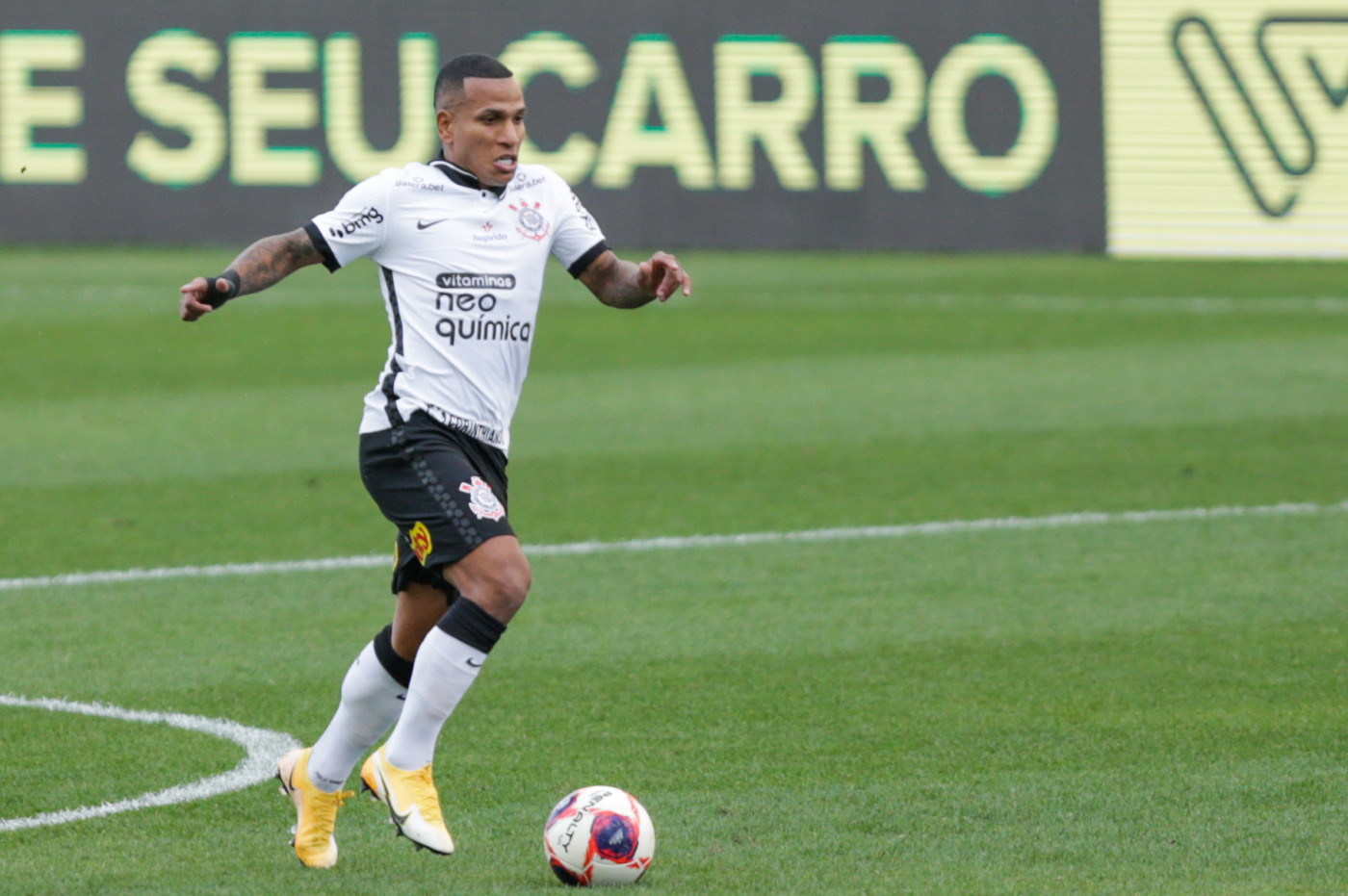 Otero carrega a bola durante Corinthians x Inter de Limeira