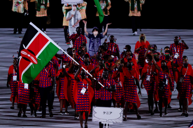 Delegação do Quênia se apresenta na cerimônia de abertura dos Jogos de Tóquio