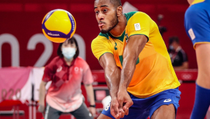 Lucarelli na recepção durante o vôlei