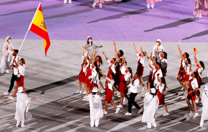 Espanhóis se apresentam no Desfile das Nações