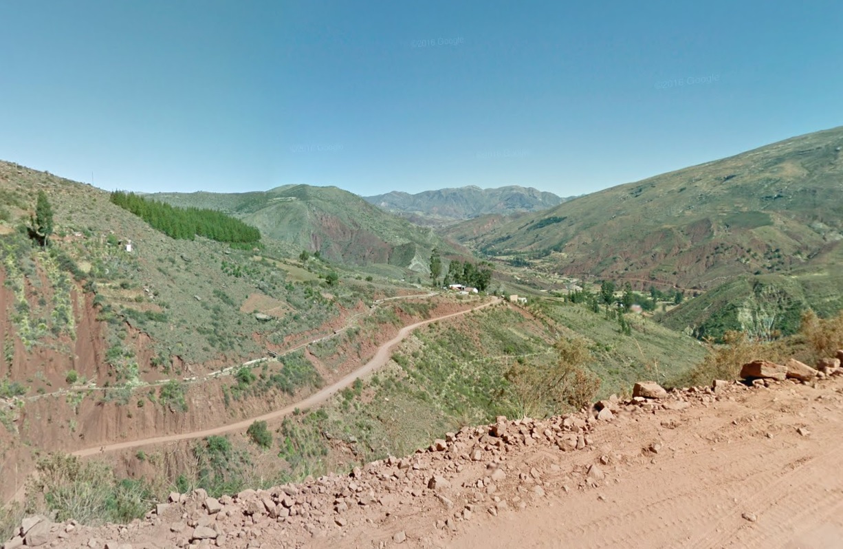 estrada de terra na qual ocorreu acidente bolívia