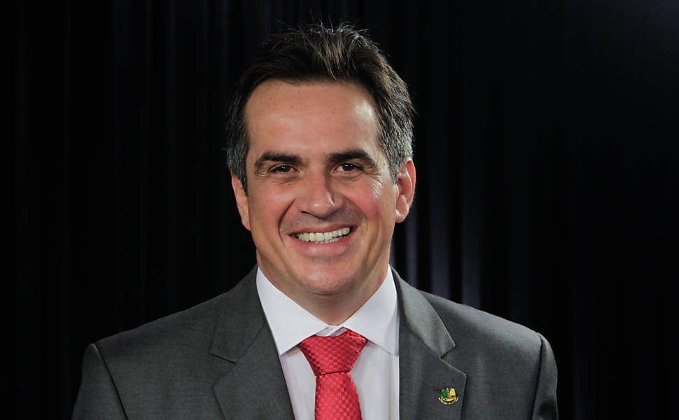 Senador Ciro Nogueira de terno e gravata