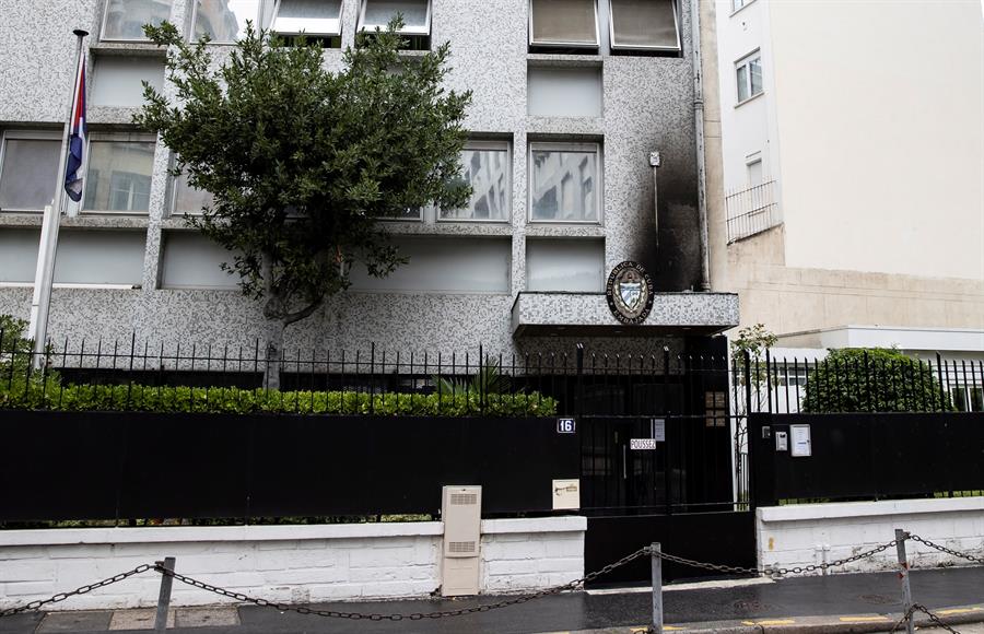 fachada de embaixada de cuba incendiada