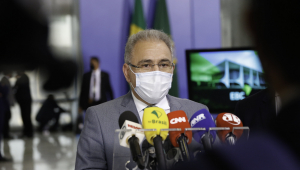 Ministro da Saúde Marcelo Queiroga dá entrevista