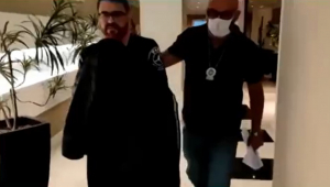 youtuber raulzito sendo levado por policiais