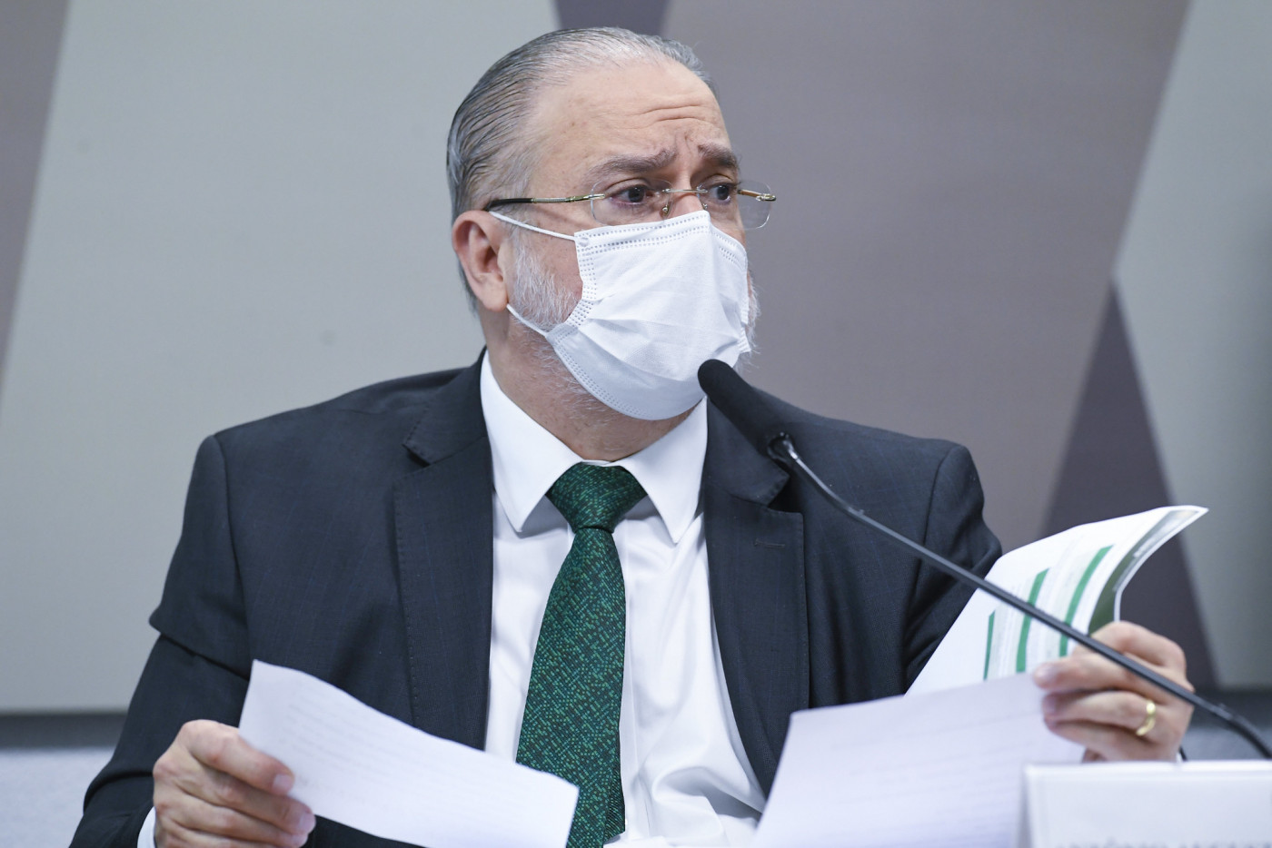Em pronunciamento, à mesa, indicado para recondução ao cargo de procurador-geral da República, com mandato de dois anos, Antônio Augusto Brandão de Aras
