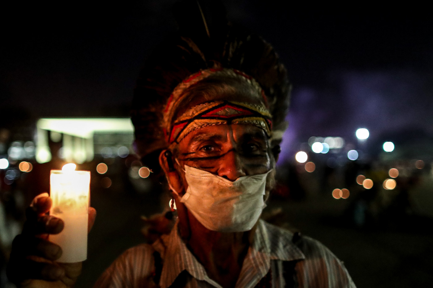 Indígenas se reúnem na Praça dos Três Poderes para forçar os Ministros do STF na votação do Marco Temporal para demarcação de terras indígenas.