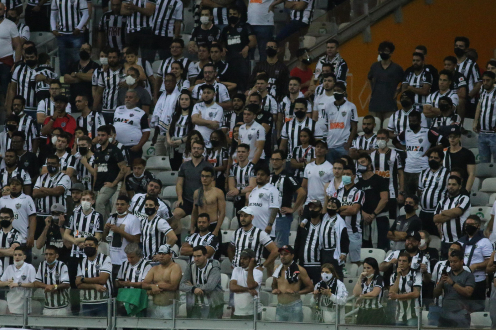 Aglomeração da torcida do Atlético-MG no Mineirão em partida diante do River Plate, pela Libertadores