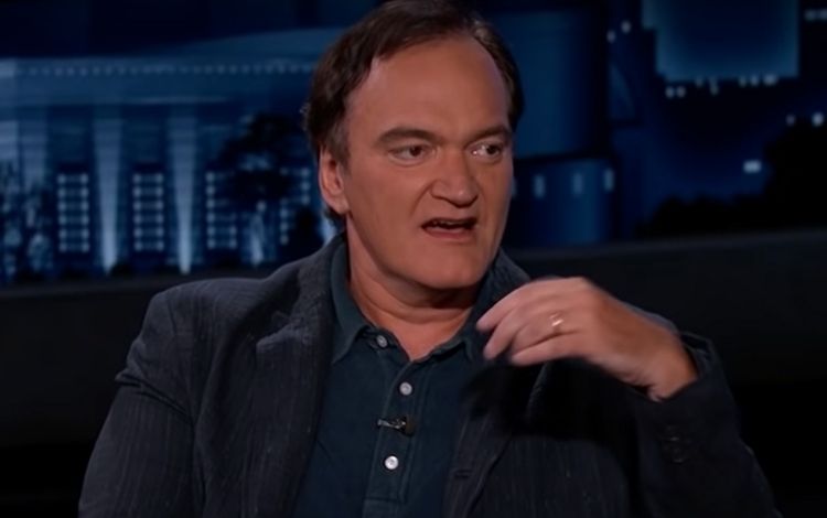 Quentin Tarantino dando entrevista