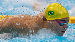 Com recorde na natação, Gabriel Bandeira conquista primeiro ouro do Brasil na Paralimpíada