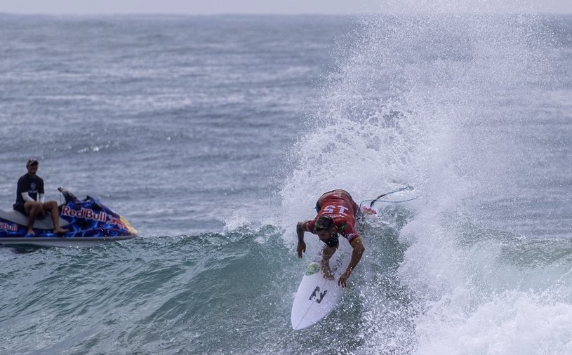 Ítalo Ferreira na etapa do México do Mundial de Surfe