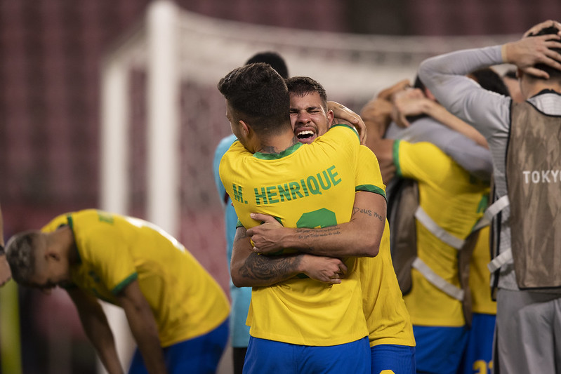 Brasil vence Espanha na prorrogação e é bicampeão olímpico em Tóquio