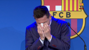 Messi chora durante coletiva