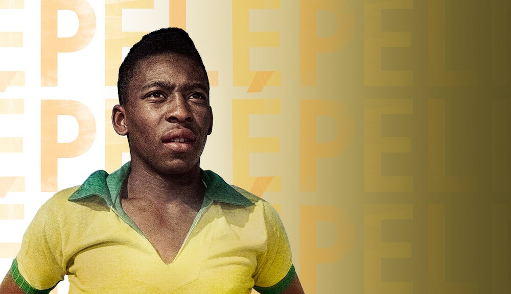 Cartaz do filme "Pelé" com uma imagem do Rei do Futebol ainda novo (17 ou 18 anos) e com a camisa da seleção
