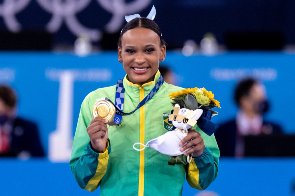 Rebeca Andrade conquista a 32ª medalha de ouro para o Brasil em Olimpíadas;  veja lista | Jovem Pan