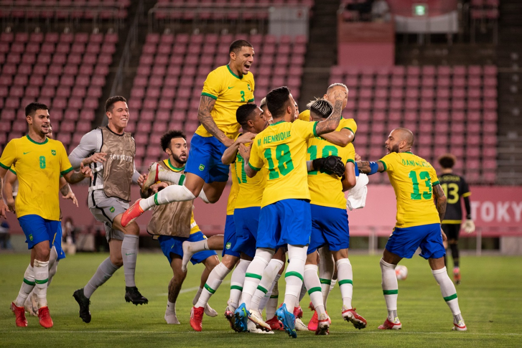 Brasil vence México nos pênaltis e tenta bi olímpico no futebol