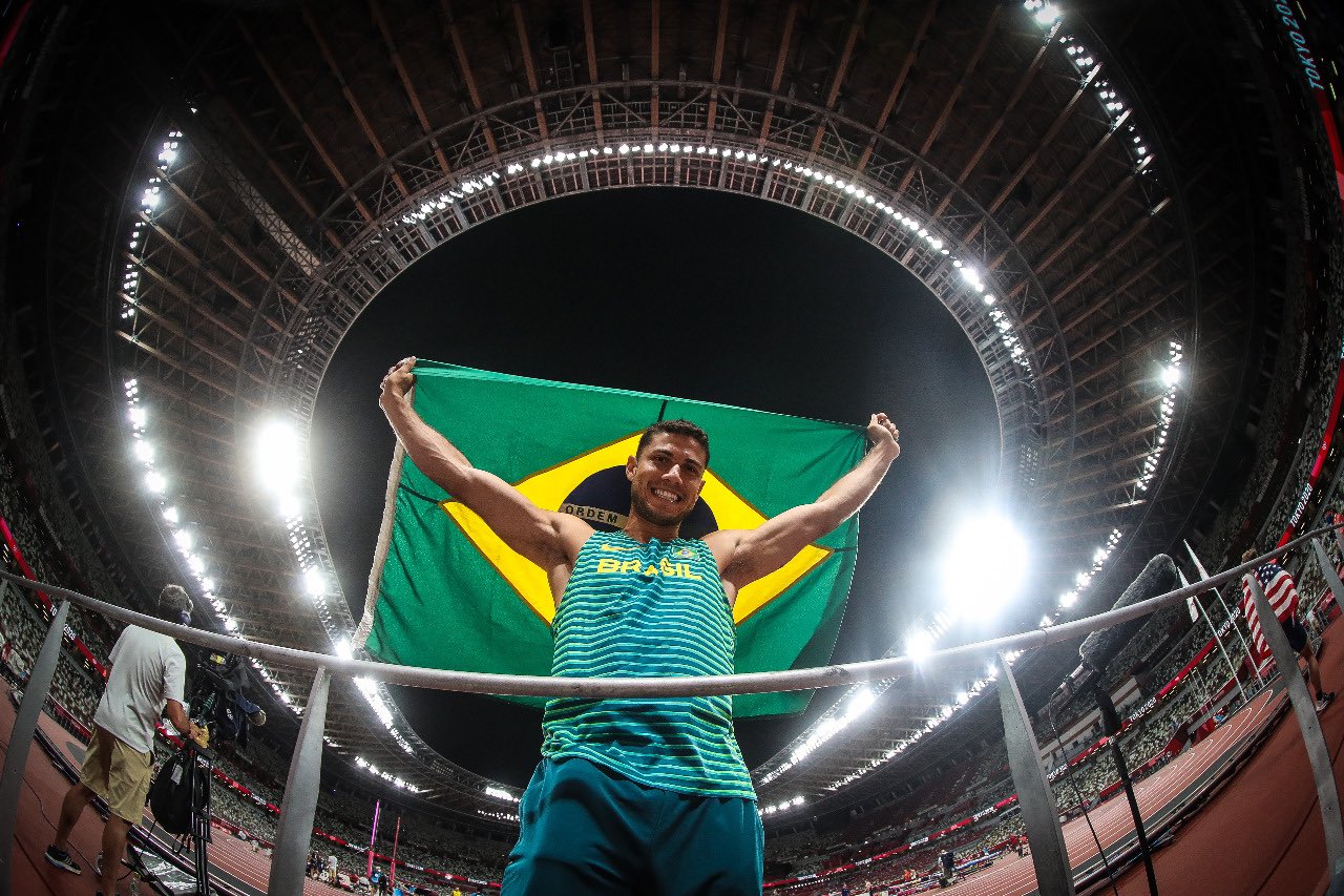 Thiago Braz ficou com a medalha de bronze no salto com vara na Tóquio-2020
