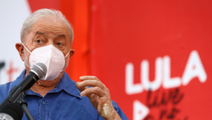 Ex-presidente Lula discursa em ato pela Educação no Piauí