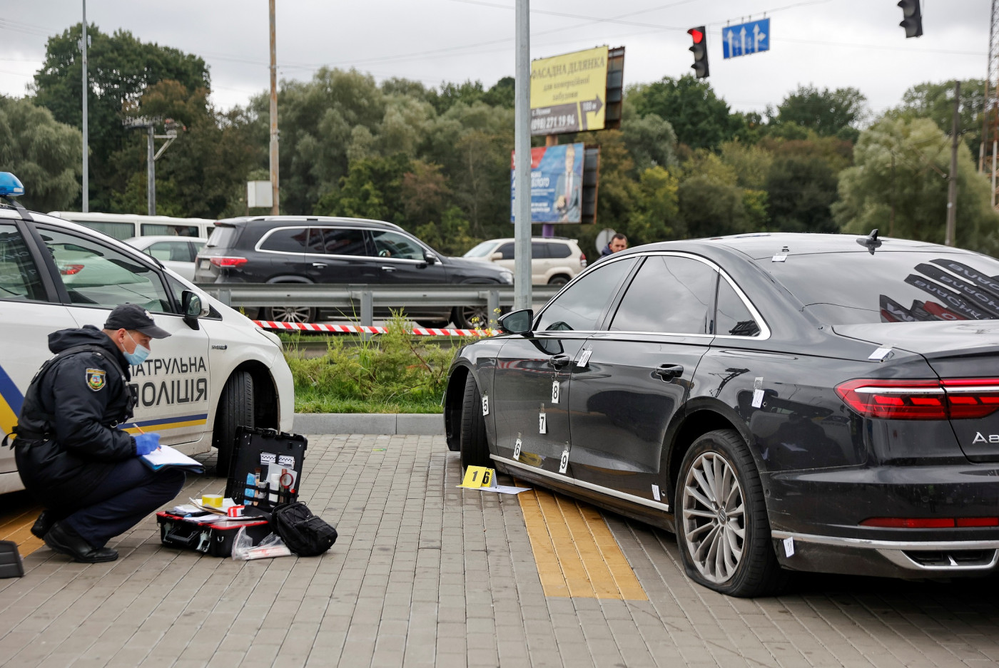 polícia pericia carro de conselheiro ucraniano alvo de atentado
