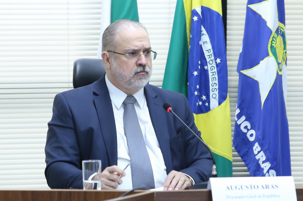 Procurador-geral discursa em evento no Planalto
