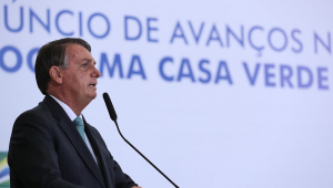 Jair Bolsonaro discursa em evento