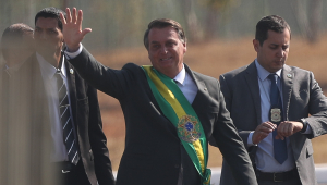Em conversa com apoiadores, Bolsonaro mantém discurso de confronto e ataques