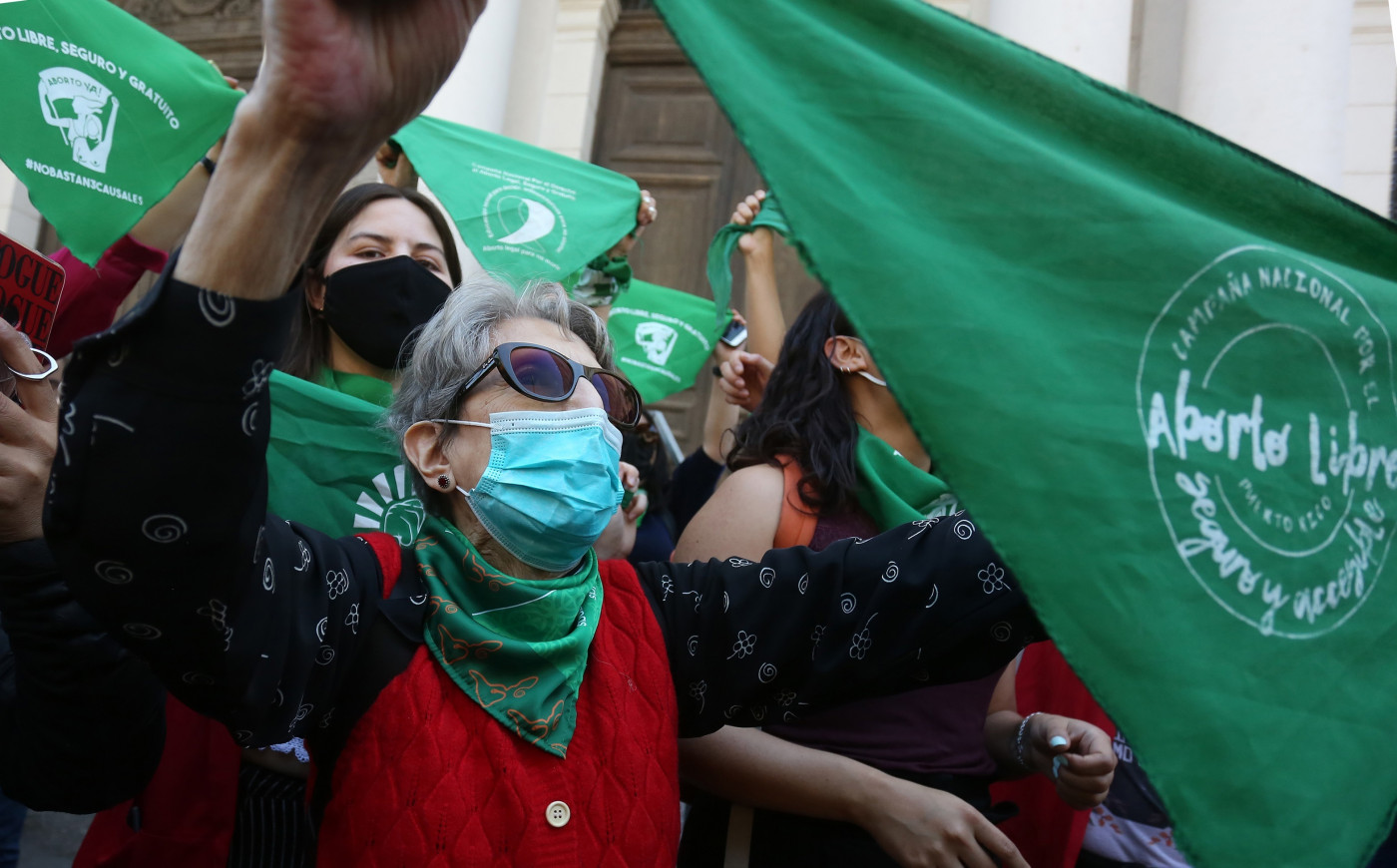 Mulheres protestam pela descriminalização do aborto no Chile