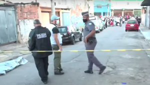 Movimentação no bairro Vila Penteado após a ocorrência de três assassinatos