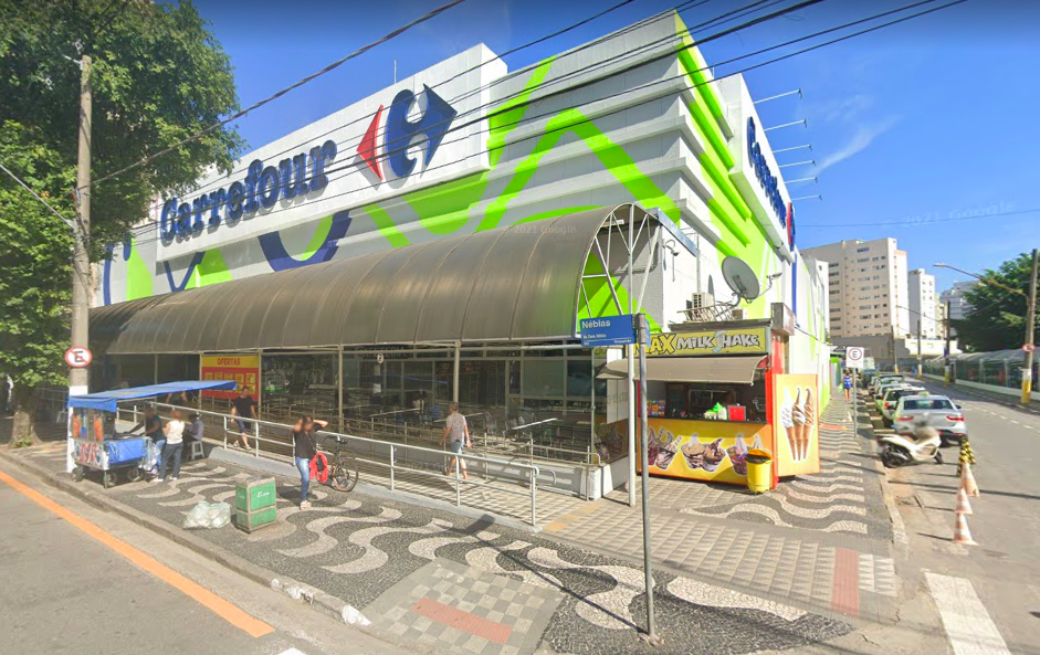 Fachada do supermercado Carrefour na Av. Conselheiro Nébias, 802 - Boqueirão, Santos - SP, 11015-002