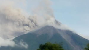 vulcão de fogo em erupção na Guatemala