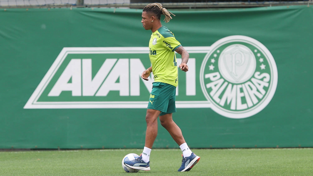 Danilo desfalcará o Palmeiras na partida contra a Chapecoense