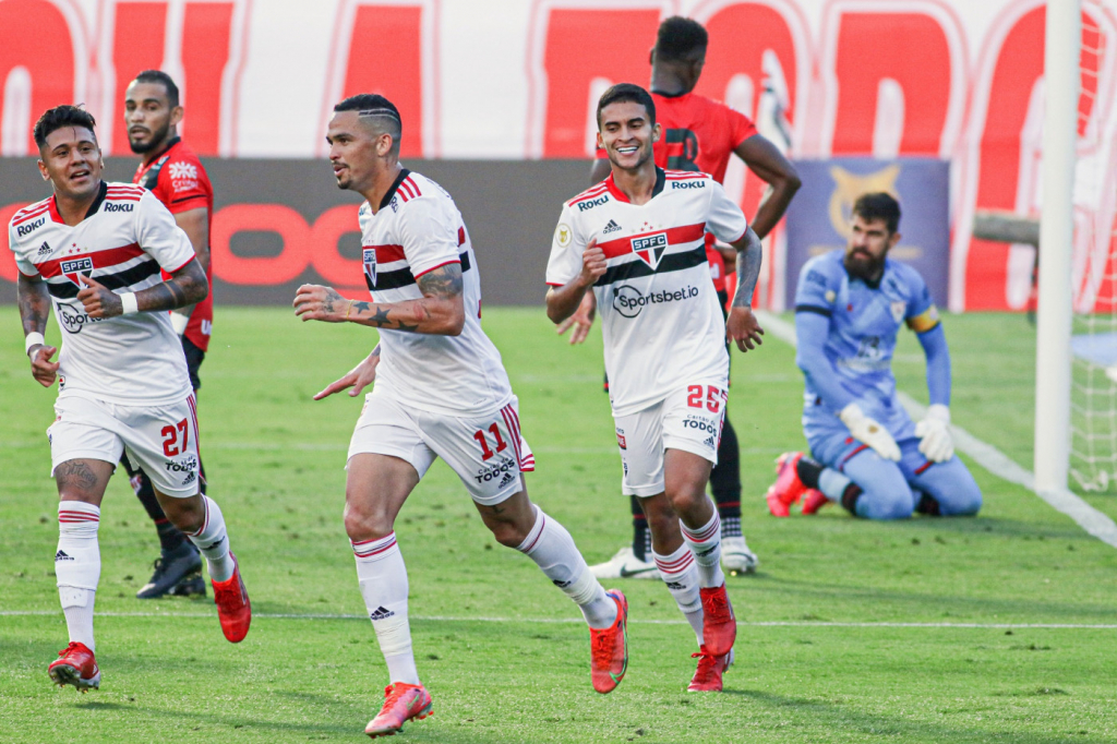 Luciano marcou na partida entre São Paulo e Atlético-GO