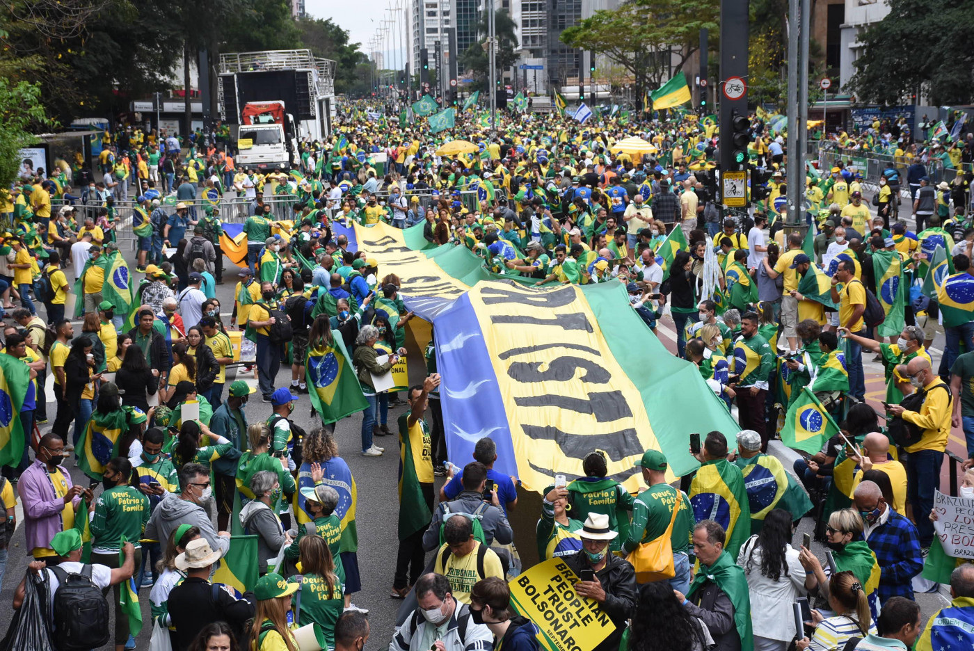 Avenida Paulista com manifestantes a favor do Bolsonaro